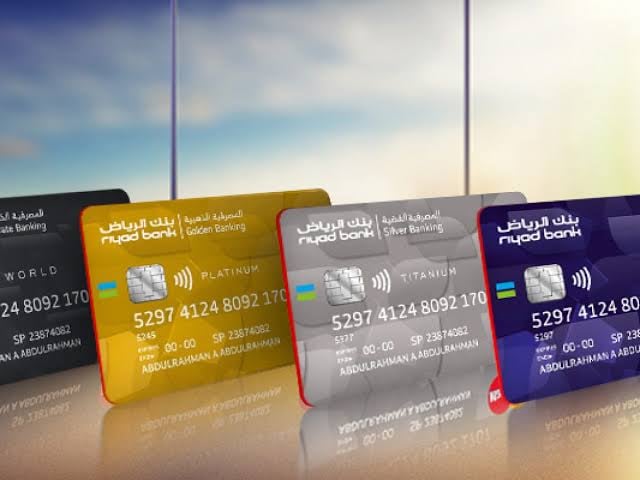 البطاقة الفضية من بنك الرياض ومميزاتها وأين يمكن استخدامها صناع المال