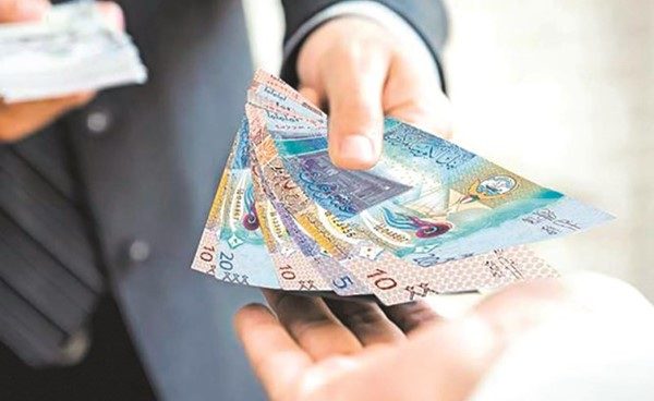 مميزات العمل في الكويت: تأمين صحي وحد أدنى جيد للأجور ودوام منظم
